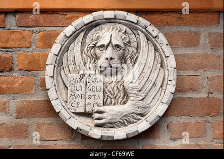 Löwe von San Marco, Marmor schnitzen, weißes Basrelief Stockfoto