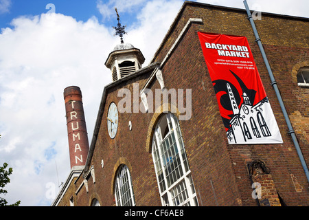 Eine Außenansicht des Old Truman Brewery in Brick Lane. Stockfoto