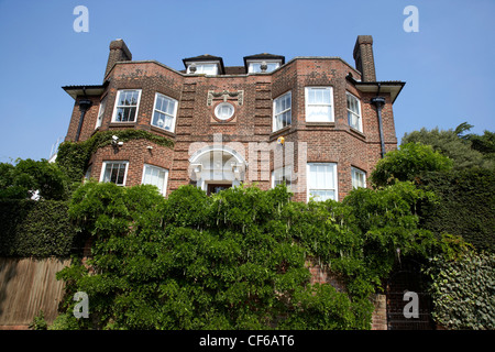 Außenansicht des ein großes Hampstead-Haus in London. Stockfoto