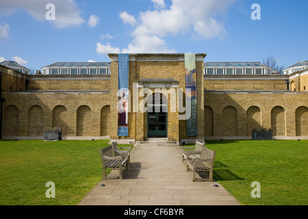 Der Eingang der Dulwich Picture Gallery in London. Stockfoto
