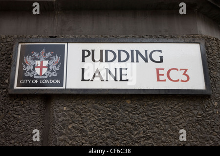 Eine Nahaufnahme von einem Pudding Lane Straßenschild in der City of London. Stockfoto