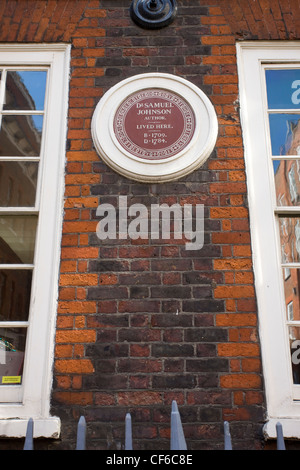 Eine Außenansicht der Plakette auf Dr Johnsons Haus in der City of London. Stockfoto