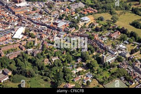 Luftaufnahme von Sevenoaks aus dem Südwesten mit der St. Nicholas Church unten rechts, Kent, Großbritannien Stockfoto