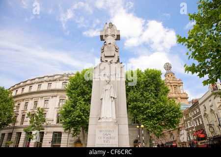 Eine Statue zum Gedenken an das Leben von Edith Cavell in St.-Martins Platz in der Nähe von Trafalgar Square. Stockfoto