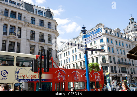 Ein London Sightseeing Touristenbus in der Regent Street Stockfoto