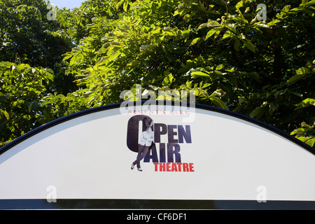 Beschilderung für Regents Park Open Air Theatre. Stockfoto