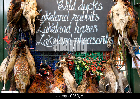 Hosenträger von Lakeland Fasanen auf dem Display an einem Stand im Borough Market. Stockfoto