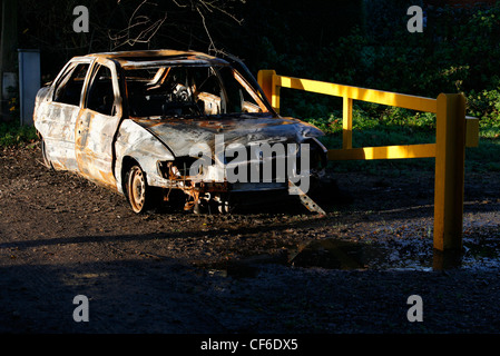 Ein Auto in der Sonne ausgebrannt. Jedes Jahr im Vereinigten Königreich rund 200 Fahrzeuge pro Tag gehen in Flammen mit 65 % von diesen Bränden begann delibera Stockfoto