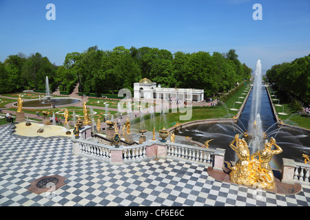 Große Kaskade in Pertergof, Sankt-Petersburg, Russland. Stockfoto