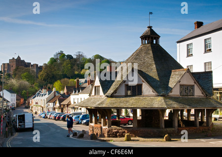 Garn-Marktes, der High Street und Dunster Castle. Stockfoto