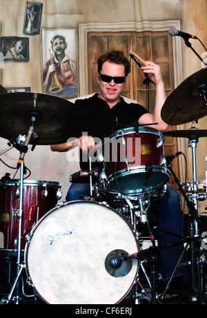 Stanton Moore Trio mit Anders Osborne und Robert Walter spielen beim Voodoo Festival 2010 in New Orleans am 1. Tag. Stockfoto