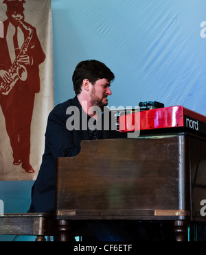 Stanton Moore Trio mit Anders Osborne und Robert Walter spielen beim Voodoo Festival 2010 in New Orleans am 1. Tag. Stockfoto