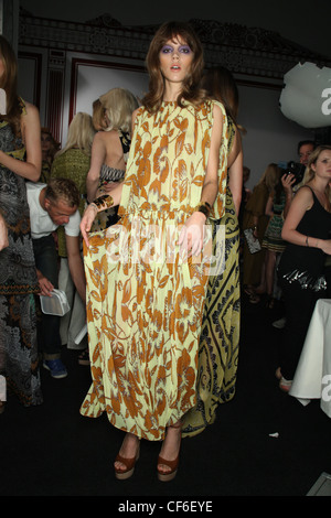 Etro Backstage Milan Ready to Wear Frühling Sommer 2011 Stockfoto