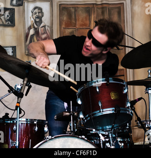 Stanton Moore Trio mit Anders Osborne und Robert Walter spielen beim Voodoo Festival 2010 in New Orleans am 1. Tag. Stockfoto