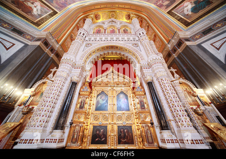 Ansicht von unten am Altar in der Kathedrale von Christus den Erlöser in Moskau, Russland Stockfoto