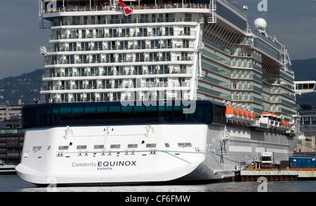 Norwegen Oslo Hafen Celebrity Cruises Kreuzfahrtschiff, die Equinox während Fjord Kreuzfahrt festgemacht. Stockfoto