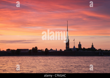 Peter und Paul Fortress während des Sonnenuntergangs, St. Petersburg, Russland Stockfoto