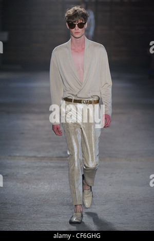 Alexander McQueen Milan Ready to Wear Menswear Frühjahr-Sommer 2012 Stockfoto