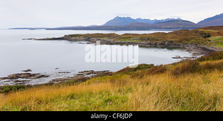 Tarskavaig, Isle Of Skye Highland, Schottland. Blick auf die Halbinsel Strathaird und entfernten Cuillin Hills. Stockfoto