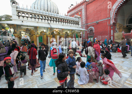 Indien, Delhi, Nizamuddin Chisti, muslimische Sufi Heiliger Schrein, Dargah Hazrat Nizamuddin Aulia, Menschen, Stockfoto