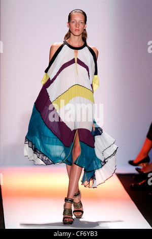 BCBG Max Azria New York bereit zum WearSpringSummer 2012 Stockfoto