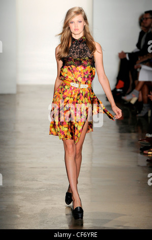 Peter Som New York bereit zum WearSpringSummer 2012 Stockfoto