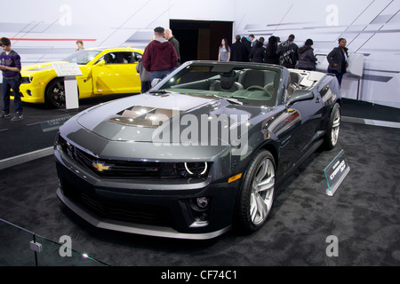 2013 Chevrolet Camaro Cabrio. 2012 Chicago Auto Show. Stockfoto