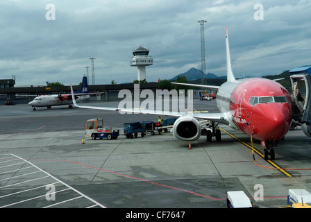 Norwegen Oslo Flughafen, Gardermoen (IATA: OSL, ICAO: ENGM) (Norwegisch: Oslo Lufthavn Gardermoen) Norwegian Airlines Boeing 737. Stockfoto