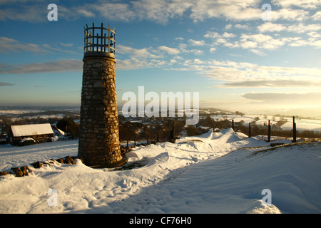 Crich Stand Leuchtfeuer im Schnee, Crich, Derbyshire. Stockfoto