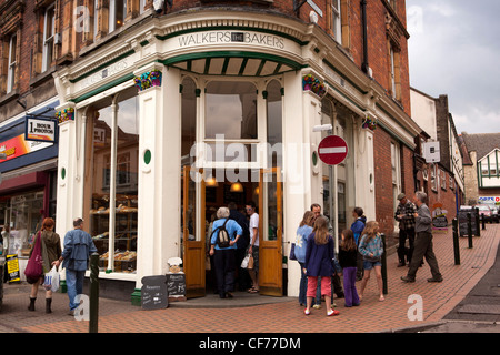 UK, Gloucestershire, Stroud, Kendrick Street, Wanderer Bäckerei in ungewöhnlichen Straßenecke Gebäude Stockfoto