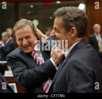 Enda Kenny Nicolas Sarkozy Europäischen Rates Hände Stockfoto