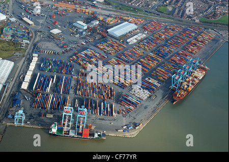 Container auf Docks in Liverpool Docks, Merseyside, North West England Stockfoto