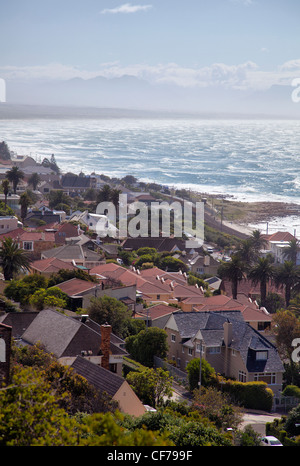 Rückblick auf St James von Kalk Bay in Kapstadt Stockfoto