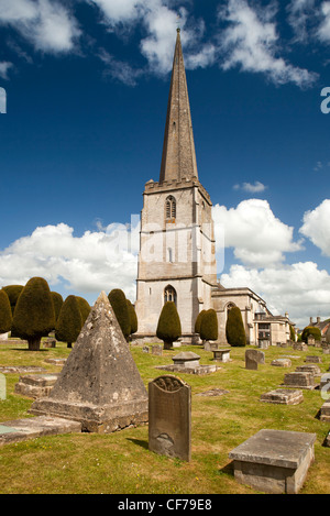 Painswick, St. Mary Parish Church, Stroud, Gloucestershire, UK Pyramide geformte Grab Mason John Bryan Stockfoto