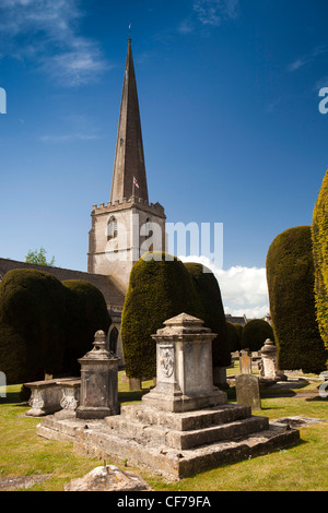 UK, Gloucestershire, Stroud, Painswick, St. Mary Parish Church, Friedhof Gräber Stockfoto
