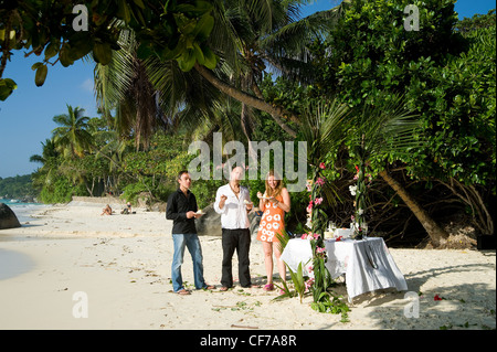 Seychellen, Mahe: Touristen sind oft an den schönen Stränden heiraten Stockfoto