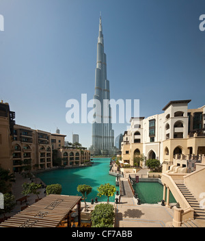 Der Burj Khalifa Turm von "die alte Stadt" Inselbereich (Dubai - Vereinigte Arabische Emirate) gesehen. La Tour Burj Khalifa, À Dubaï. Stockfoto