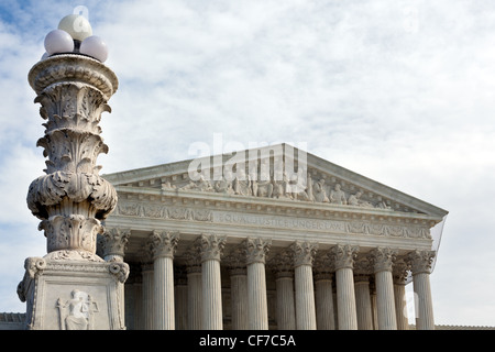 Fassade des uns oberste Gerichtshof in Washington DC am sonnigen Tag Stockfoto