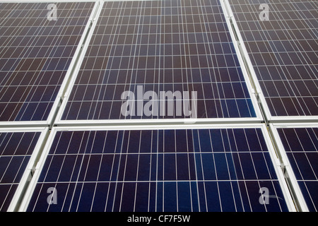 Nahaufnahme von Photovoltaik Solarmodule solar Array Stockfoto