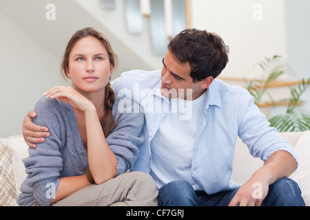 Frau wird wütend auf ihren Mann Stockfoto