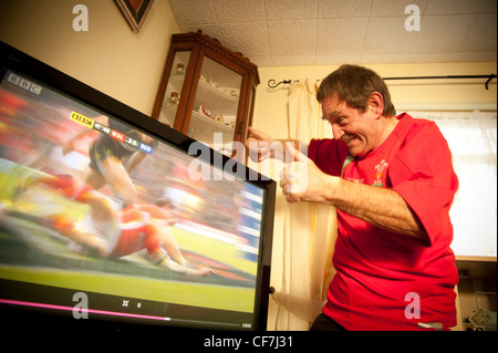 BRIAN JONES, Aberystwyth, eine YouTube-Sensation nach einem Video von ihm schwören, während gerade die Wales Rugby spielen virale, ging UK Stockfoto