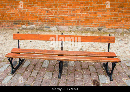 Holzbank in der Altstadt Straße Stockfoto