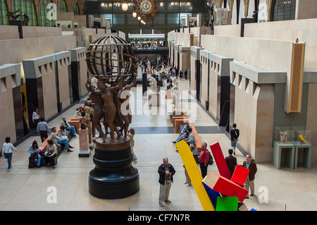 Paris, Frankreich - Übersicht, Menschenmassen, Besuch auf dem Boden, Orsay Museum, Musée d'orsay, historische Feiertage Stockfoto