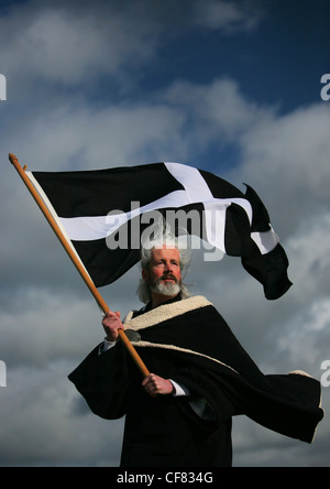 Schauspieler spielt St. Piran für St. Piran Tag, Dünenwanderungen Sands Perranporth, Cornwall, UK Stockfoto