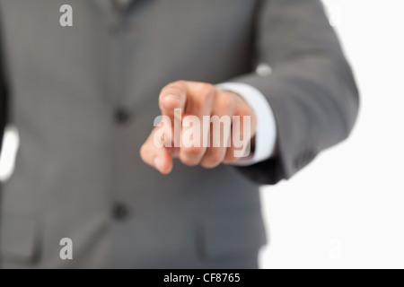 Nahaufnahme der Finger einen unsichtbaren Touchscreen drücken Stockfoto