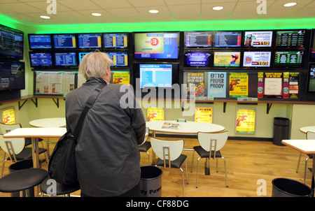 Paddy Power Buchmacher in Newmarket, Suffolk. Paddy Power gab heute Gesamtjahr Finanzergebnis. Stockfoto