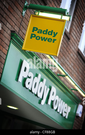 Paddy Power Buchmacher in Newmarket, Suffolk. Paddy Power gab heute Gesamtjahr Finanzergebnis. Stockfoto