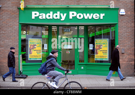 Paddy Power Buchmacher in Newmarket, Suffolk. Paddy Power gab heute Gesamtjahr Finanzergebnis. Stockfoto