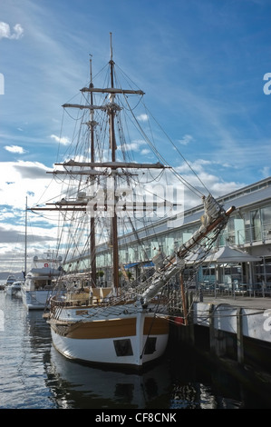 Der Lady Nelson neben am Franklin Wharf, Hobart, Tasmanien Stockfoto