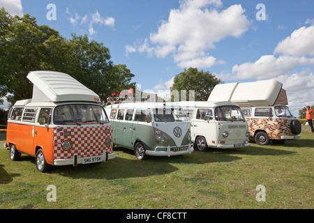 Frontansicht aus einer Reihe von VW Campervans am Thornfalcon Classic Car Show Stockfoto